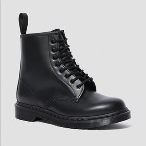 Dr. Martens 1460 MONO SMOOTH LEATHER LACE UP BOOTS